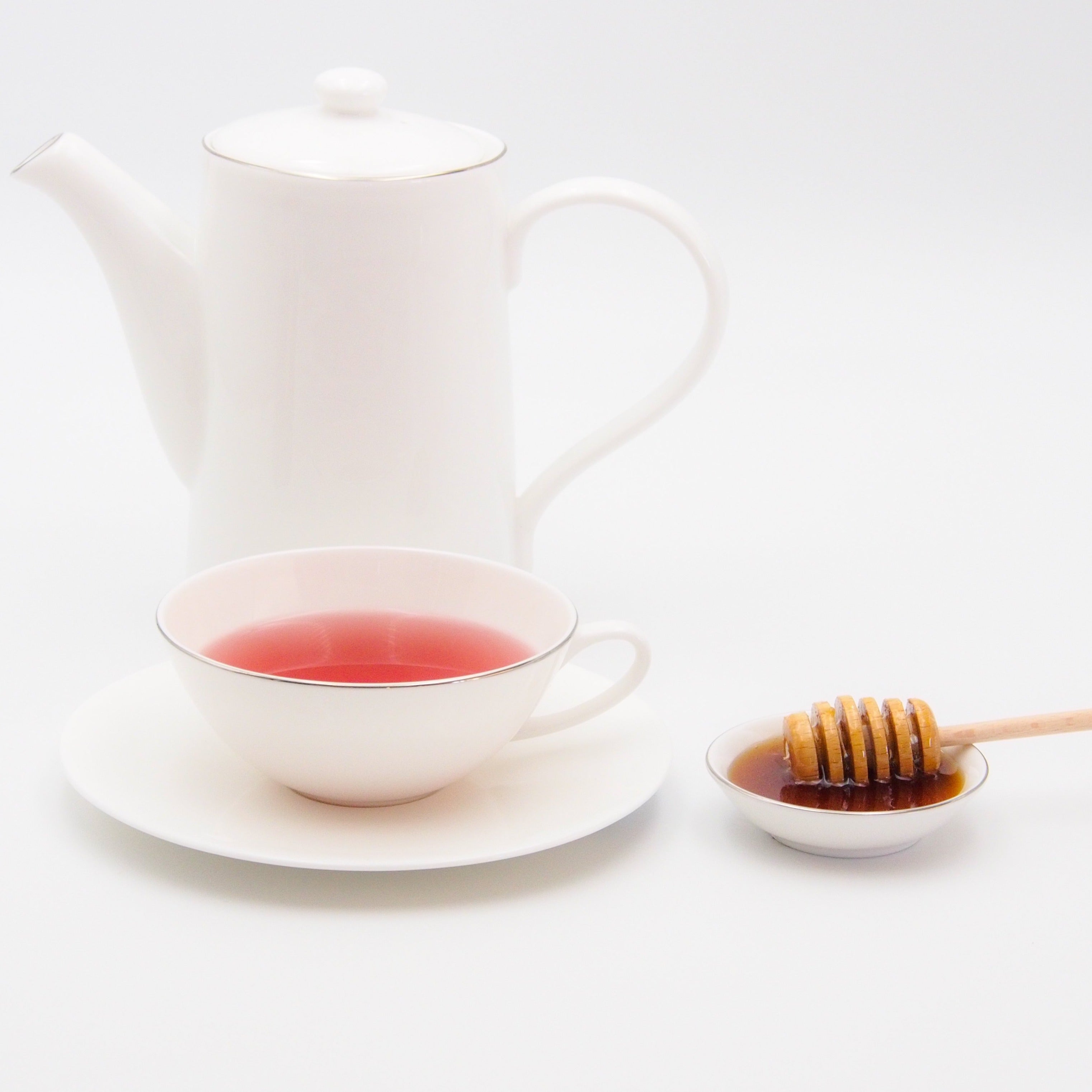 Eine Tasse Tee und Honig.